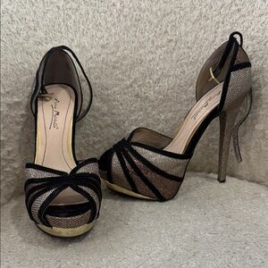 Ann Michell Black and Gold Glitter Heels